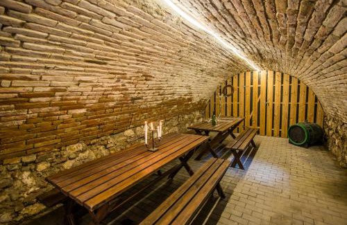 Dolni Dunajovice House | Inviting Malovaný dvůr: Top-Rated with Oceanfront Pool