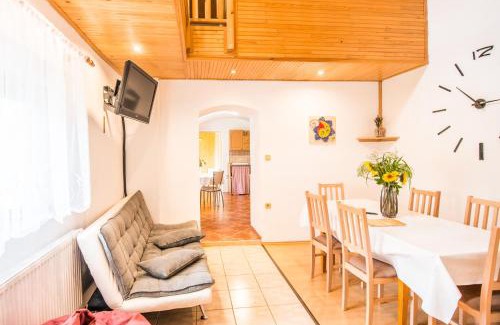 Dolni Dunajovice House | Inviting Malovaný dvůr: Top-Rated with Oceanfront Pool