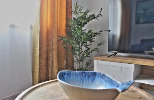 Malpica de Bergantinos Apartment | Family-Friendly Retreat at Malpica Greek Home, Rated 9.1