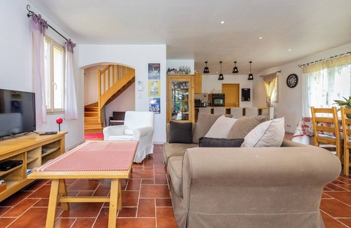Florimont-Gaumier House | Inviting Holiday Home with Private Pool and Ocean View