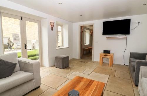 Carterton House | Experience Elegance at Malt Barn - Pet and Child Friendly