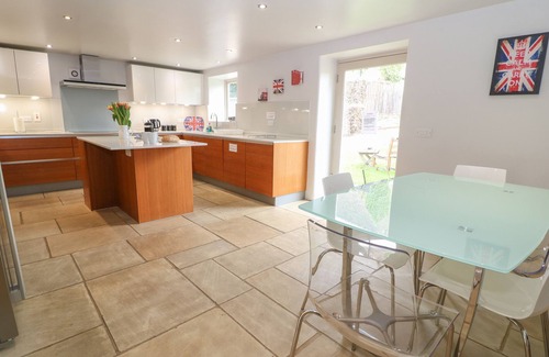 Carterton House | Pet-Friendly Retreat at Malt Barn with Spa & Breakfast