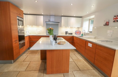 Carterton House | Pet-Friendly Retreat at Malt Barn with Spa & Breakfast