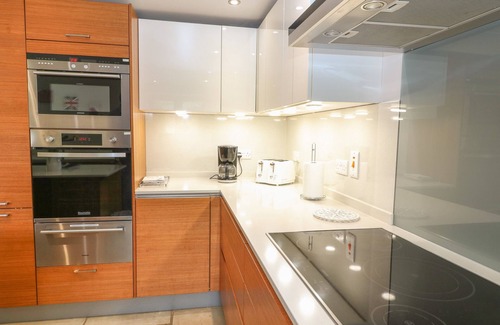 Carterton House | Pet-Friendly Retreat at Malt Barn with Spa & Breakfast