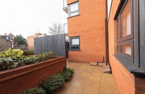Reading Apartment | Malthouse Court - 1-Bed, 1-Bath with Terrace