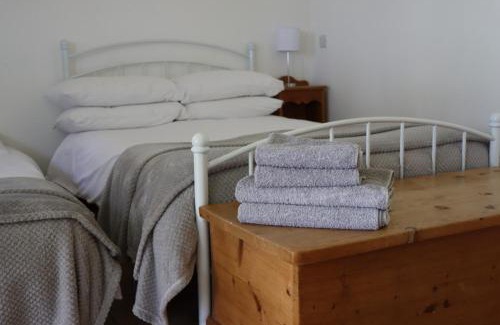Forsbrook House | Pet-Friendly Malthouse Farm Cottage Studio with Breakfast