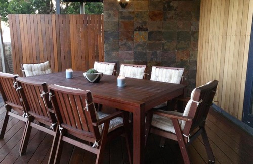 Coles Bay Bed & Breakfast | Discover Malting Lagoon Guest House: 4-Star Escape with Breakfast