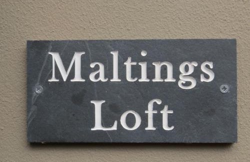 Hepworth Bed & Breakfast | Discover Maltings Loft: Top-Rated Stay with Breakfast Included
