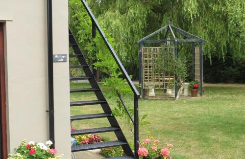 Hepworth Bed & Breakfast | Discover Maltings Loft: Top-Rated Stay with Breakfast Included