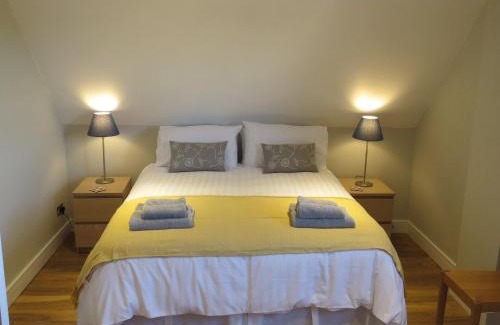 Hepworth Bed & Breakfast | Discover Maltings Loft: Top-Rated Stay with Breakfast Included