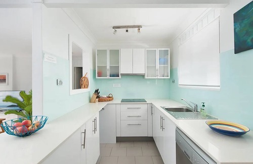 Fingal Bay House | Maluhia B: Pet-Friendly Getaway Steps from the Beach