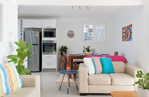 Fingal Bay House | Maluhia B: Pet-Friendly Getaway Steps from the Beach
