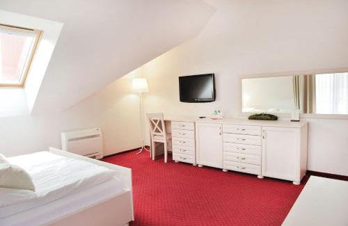 Dobryszyce Resort | Malutkie Resort: Family-Friendly Stay with Great Ratings