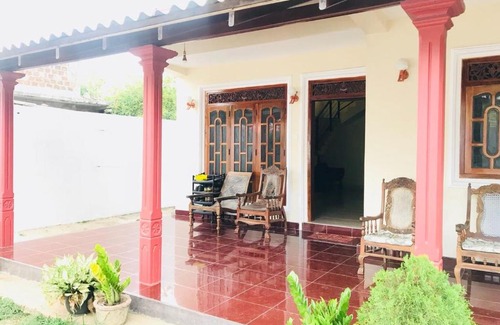 Anuradhapura House | Inviting Malwathuoya Holiday Bungalow with Breakfast Included