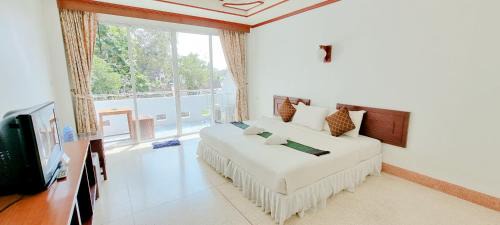 Ko Chang Hotel | Family-Friendly Mam Kaibae Hotel with Ocean View & Pool