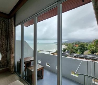 Ko Chang Hotel | Family-Friendly Mam Kaibae Hotel with Ocean View & Pool