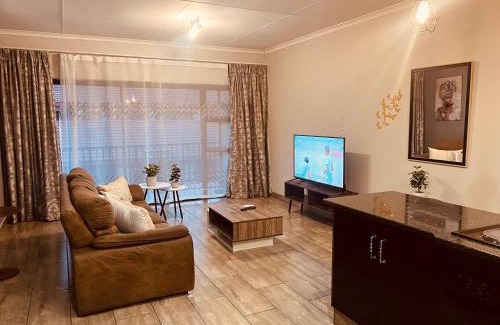 Newcastle Apartment | Discover The Backroom: Family-Friendly with Pool Access
