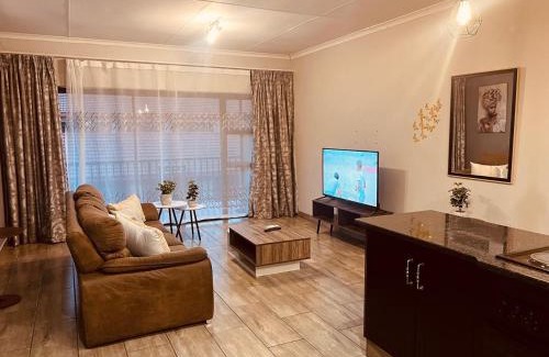Newcastle Apartment | Discover The Backroom: Family-Friendly with Pool Access
