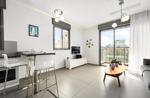 Tel Aviv Promenade Apartment | Seaside Escape & City Center Stay with Scenic Views