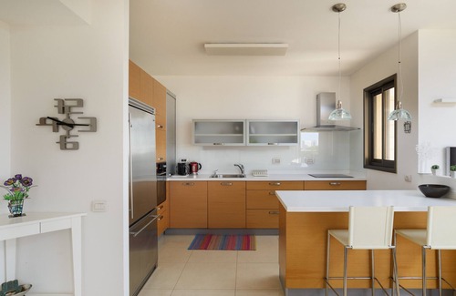 Tel Aviv Apartment | Top-Rated Comfort Apartment with Terrace & Scenic Views