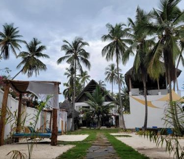 Pwani Mchangani Cabin | Pet-Friendly Mambo Cabana: Relax with Pool & Hot Tub