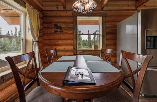 Harding-Birch Lakes Cabin | Discover Mamie's Hideaway: Guest Rated 10/10 with Breakfast