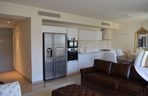 Jerusalem City Centre Apartment | Mamilla: Breathtaking Views & Top-Rated Amenities Await
