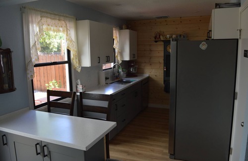 Southeastern Sacramento House | Top-Rated MammaLlama Sacramento: Family & Pet Friendly Retreat