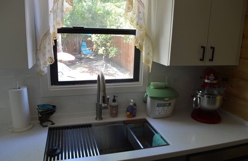 Southeastern Sacramento House | Top-Rated MammaLlama Sacramento: Family & Pet Friendly Retreat