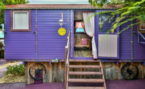 Santa Cruz Bed & Breakfast | Oceanfront Relaxation at Mammaloe - Rated 8.9/10!