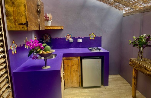 Santa Cruz Bed & Breakfast | Explore Mammaloes: Family-Friendly Hotel with Pool & Spa