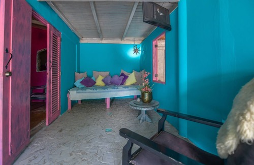 Santa Cruz Bed & Breakfast | Explore Mammaloes: Family-Friendly Hotel with Pool & Spa