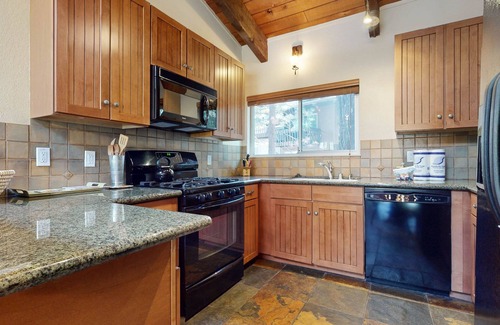 Mammoth Lakes Condo | Mammoth Estates 125 Chic Mountain condo, Private Washer Dryer, Walk to The Village, Gondola by RedAwning