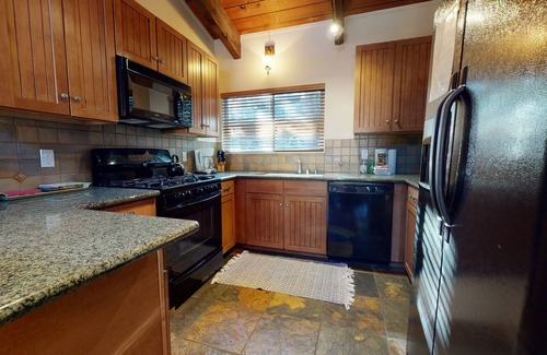 Mammoth Lakes Condo | Mammoth Estates 125 Chic Mountain condo, Private Washer Dryer, Walk to The Village, Gondola by RedAwning