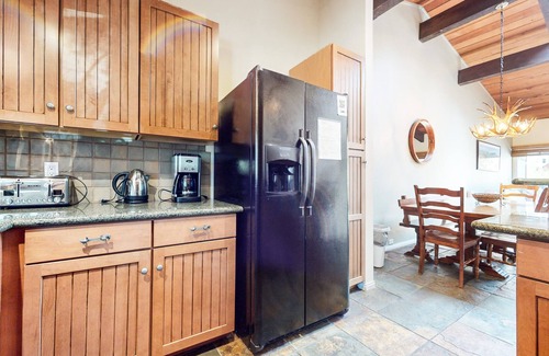 Mammoth Lakes Condo | Mammoth Estates 125 Chic Mountain condo, Private Washer Dryer, Walk to The Village, Gondola by RedAwning