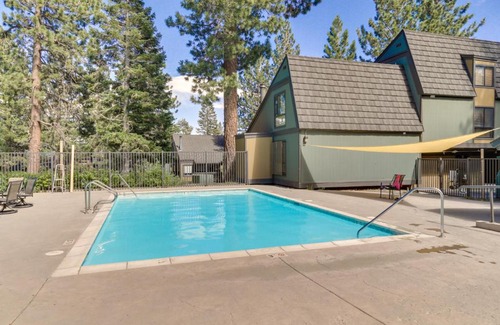 Majestic Pines Apartment | Cozy Mammoth Lakes Condo with Pool & Hot Tub Access!