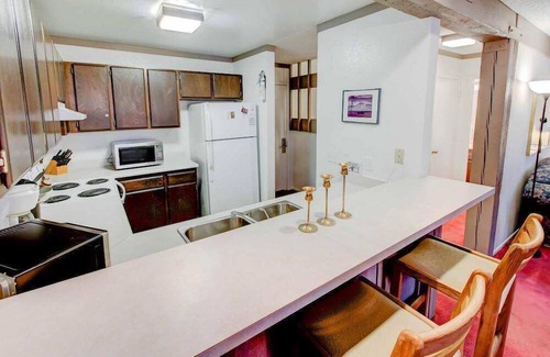 Mammoth Lakes Condo | Mammoth Ski & Racquet w/Shared Hot Tub & Pool