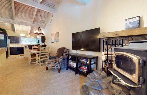 Mammoth Lakes Condo | Top-Rated Mammoth West 106 Condo Near Canyon Lodge