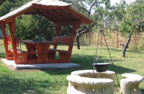 Pazmand Apartment | Eco-Friendly Manó Vendégház: Guest Rated 9/10 with Hot Tub