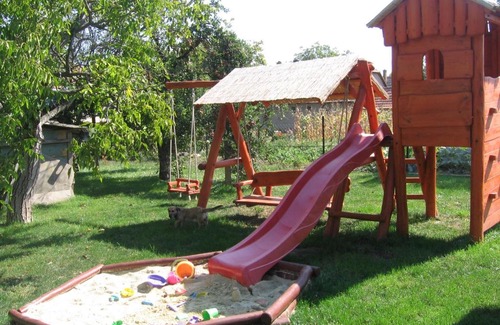 Pazmand Apartment | Eco-Friendly Manó Vendégház: Guest Rated 9/10 with Hot Tub