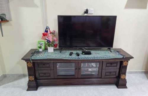 Kuala Terengganu Apartment | Cozy Man Homestay: Family-Friendly with Pool & Kitchen
