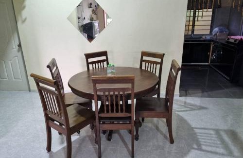Kuala Terengganu Apartment | Cozy Man Homestay: Family-Friendly with Pool & Kitchen