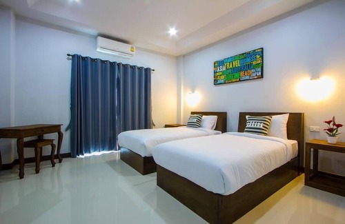 Chiang Rai Hotel | Discover Mana Hotel: Family-Friendly with Restaurant & Kitchen
