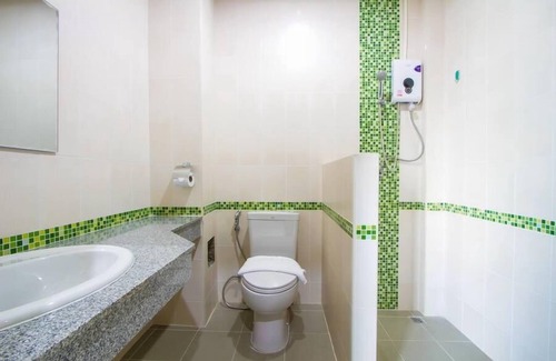 Chiang Rai Hotel | Discover Mana Hotel: Family-Friendly with Restaurant & Kitchen