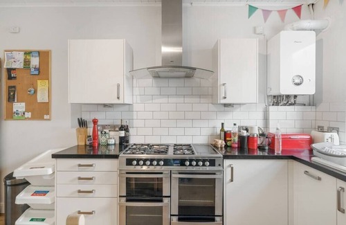 Maenporth Apartment | Manacles - Flat with Sea Views, Pet Friendly & Perfectly Located