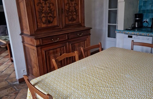 Arles Apartment | Comfortable MANADE BLANC Gîte with Spa & Hot Tub Access