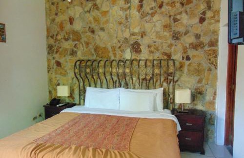 Managua House | Discover Managua Hills: Family-Friendly with Pool Access