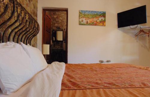 Managua House | Discover Managua Hills: Family-Friendly with Pool Access