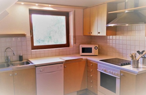 Algolsheim House | Serene Lake View Getaway: Family-Friendly Comfort Awaits