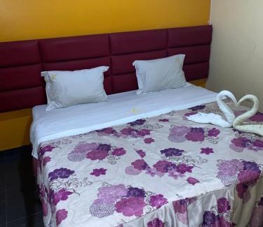 Puente Piedra Hotel | Budget-Friendly Stay at Manantail Hotel No.003 with Hot Tub